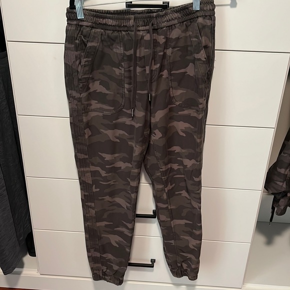 Farallon Joggers, green camo - Picture 1 of 3